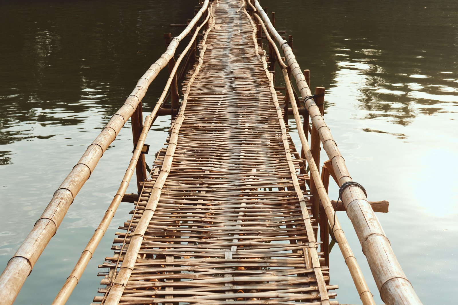 bamboo-pier-nam-khan-river-sunlight-daytime-laos