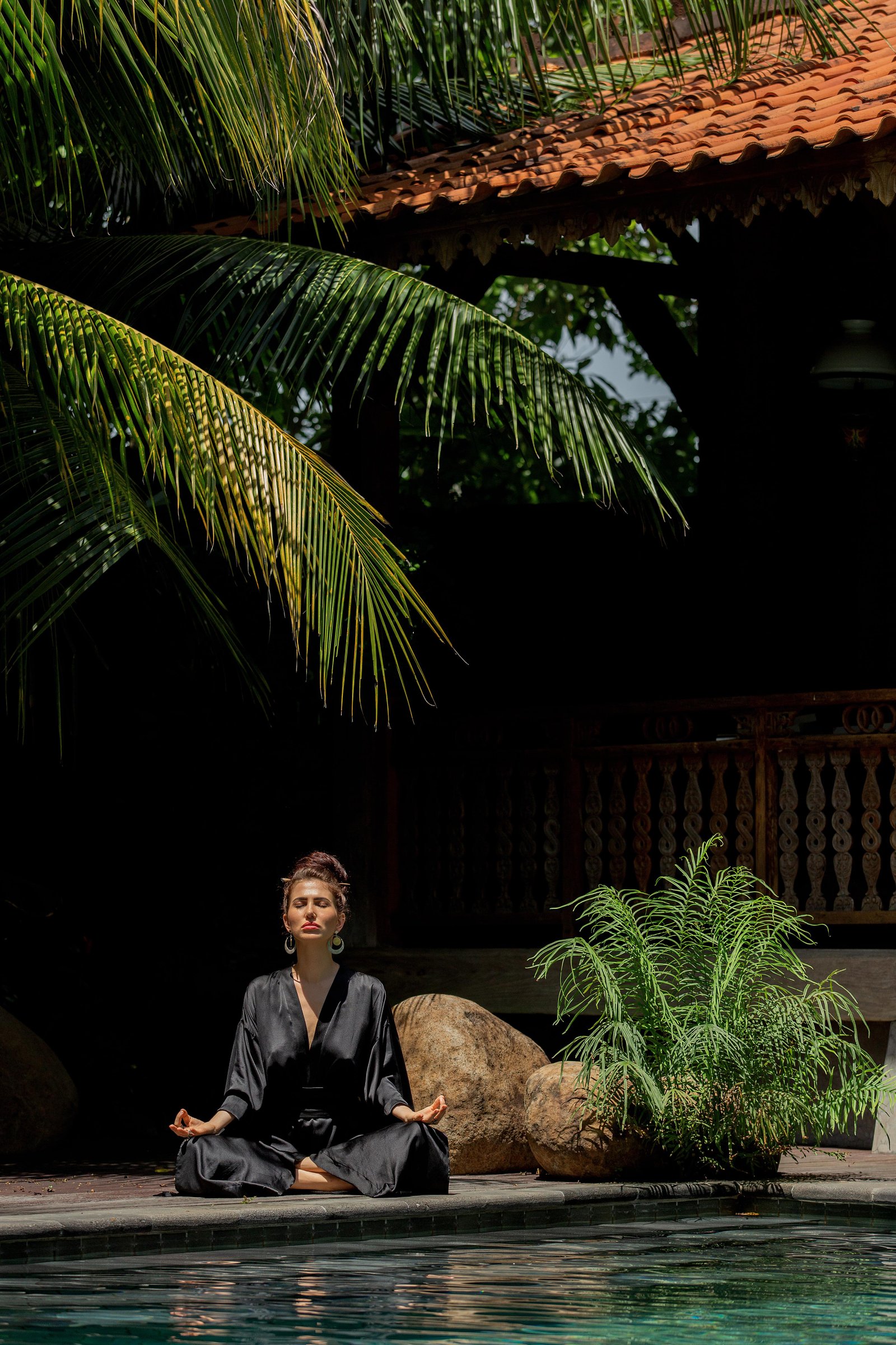 beautiful-girl-is-engaged-meditation