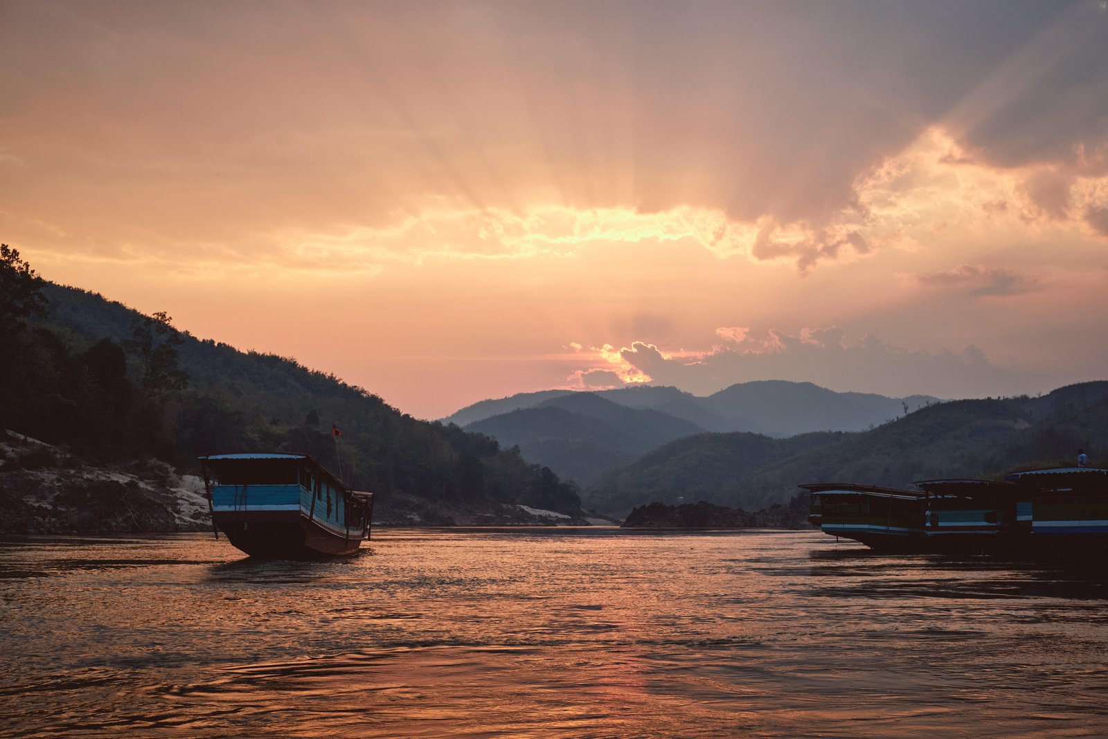 beautiful-shot-mekong-river-with-boats-foreground-sunset-pak-beng-laos-1