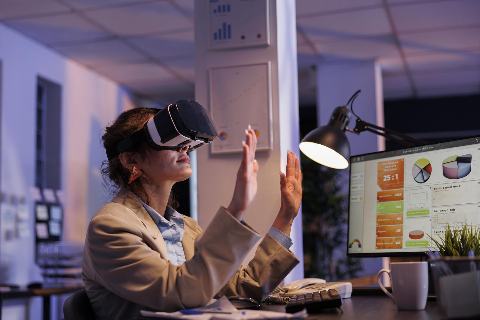 corporate-employee-planning-financial-investment-strategy-usinh-hologram
