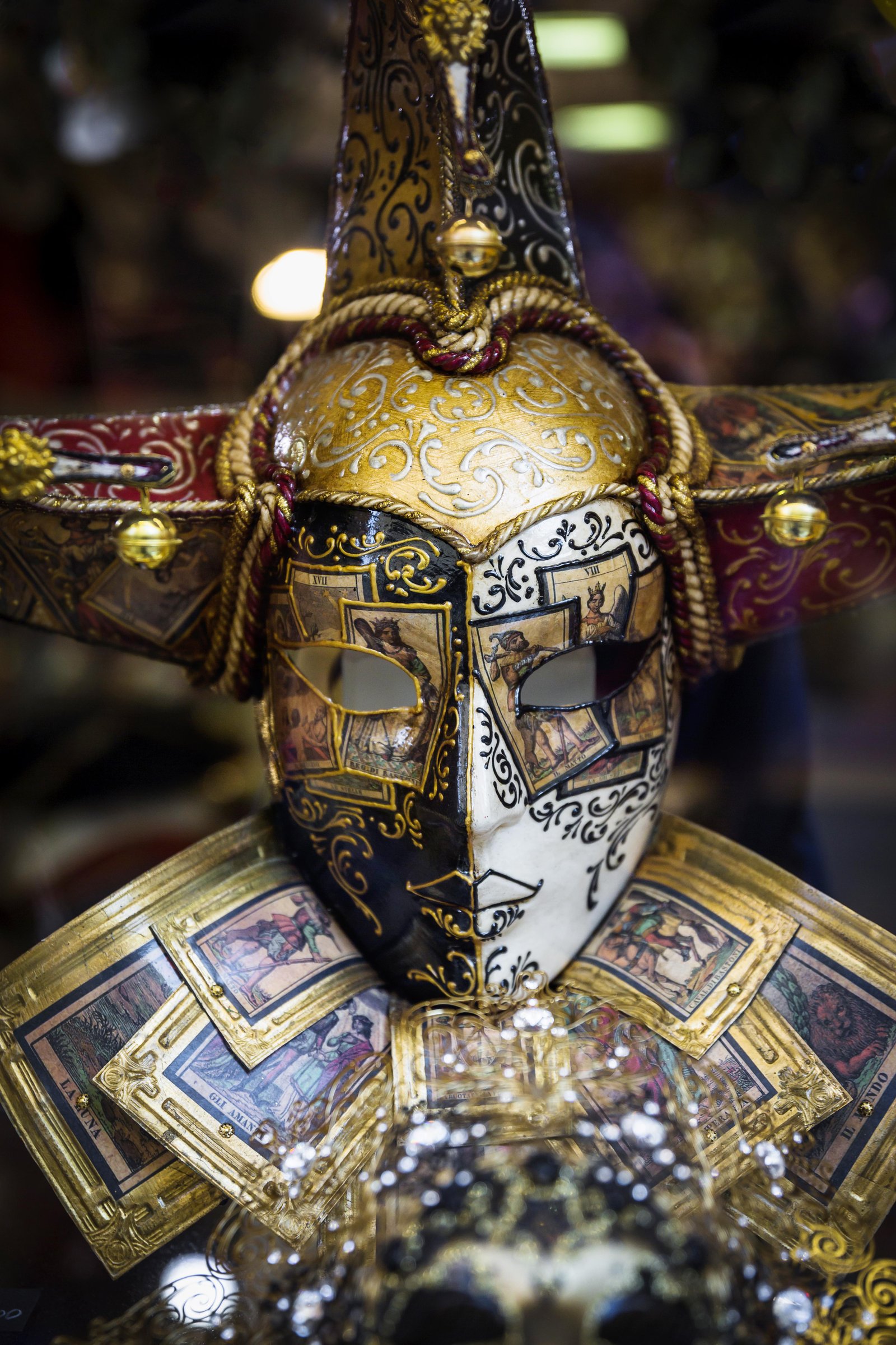 elegant-composition-with-venetian-carnival-s-mask