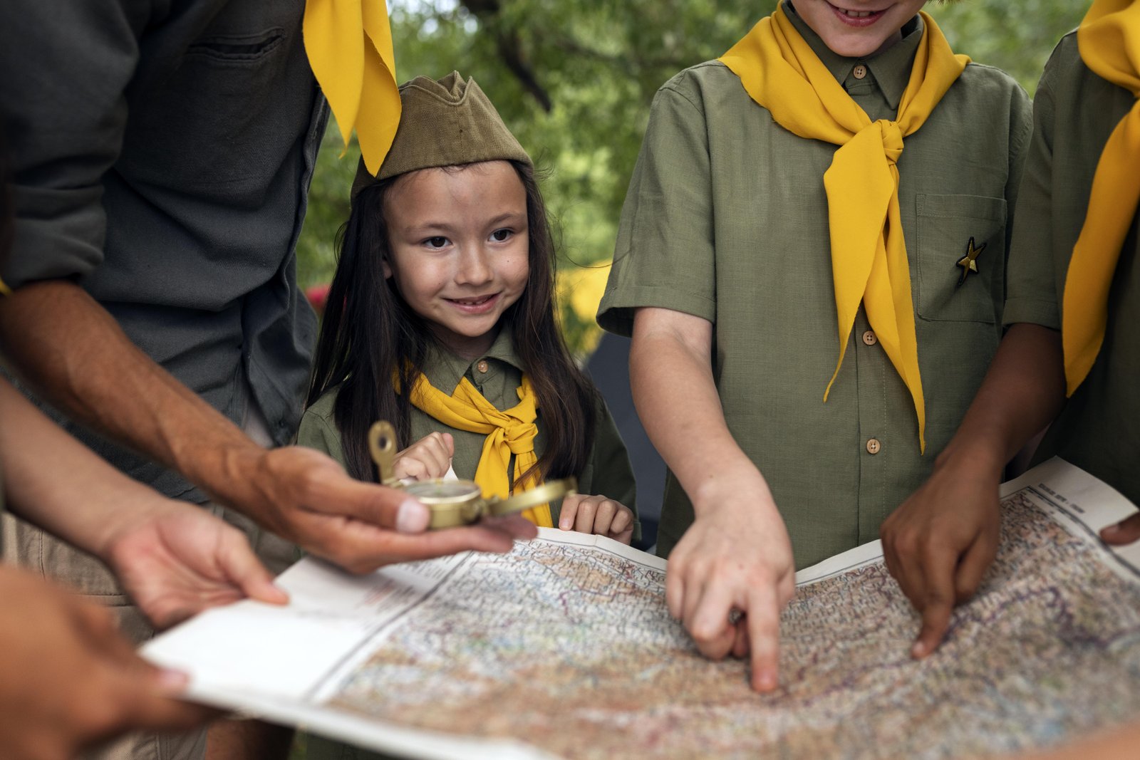 front-view-scouts-with-map