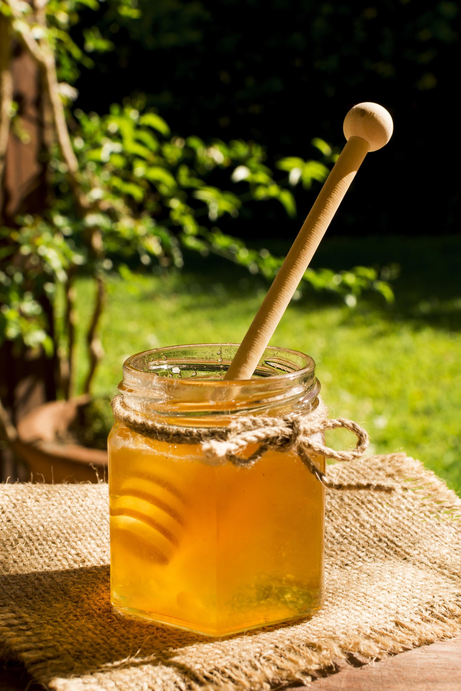 honey-jar-with-spoon