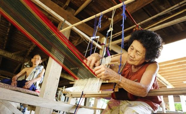 Silk Weaving in Laos | Women’s Empowerment Through Cooperatives