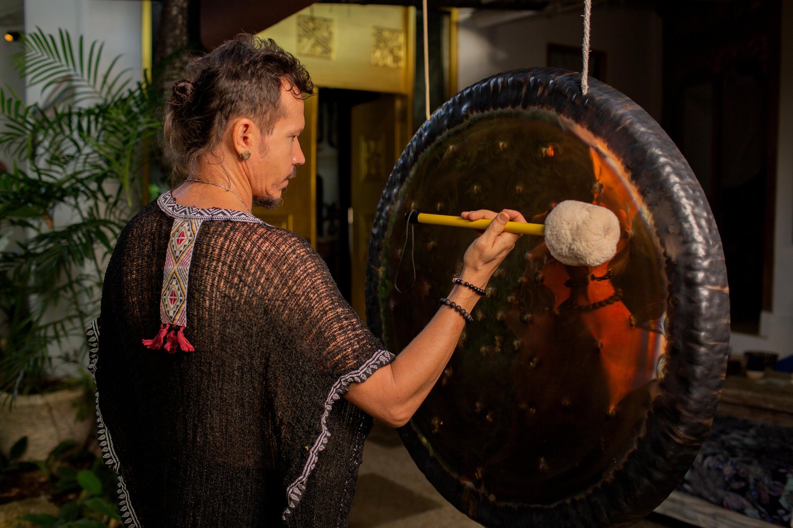 man-is-practicing-sound-gong