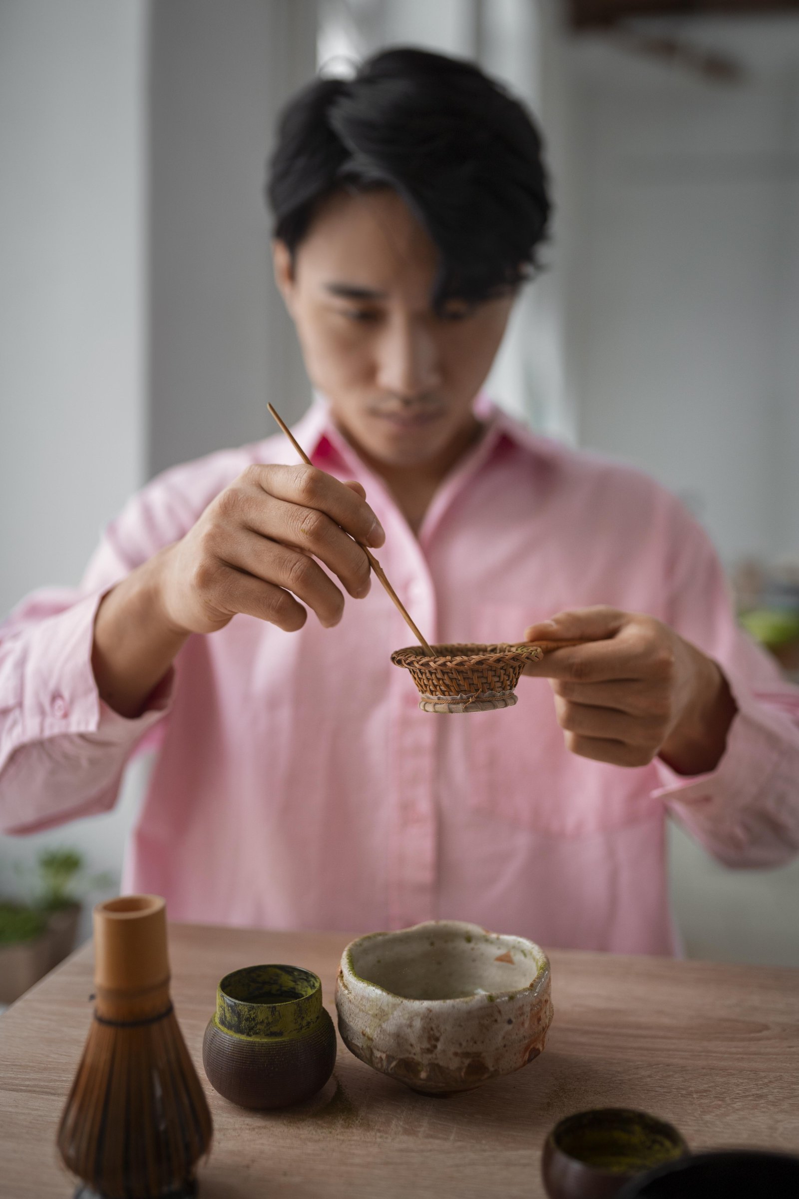 medium-shot-man-with-matcha-tea