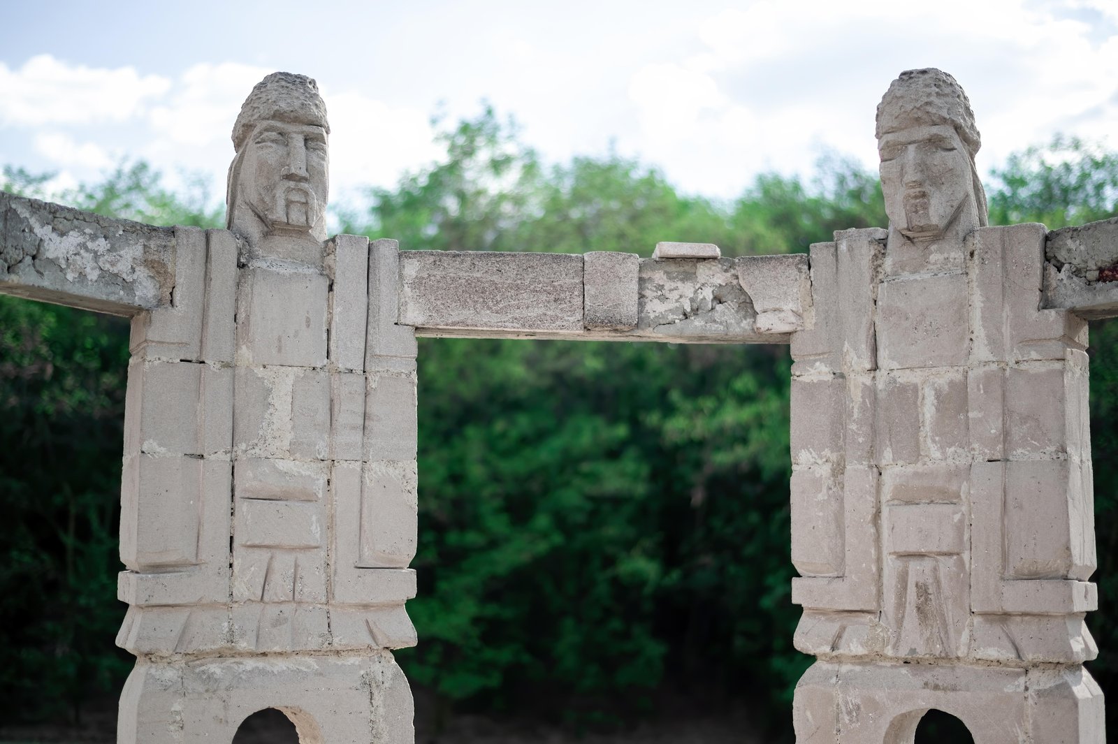 monument-men-holding-hands-making-circle-sculpture-moldova