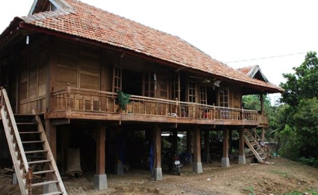 Traditional Stilt Houses in Laos | Adapting to Flooding and Climate Change