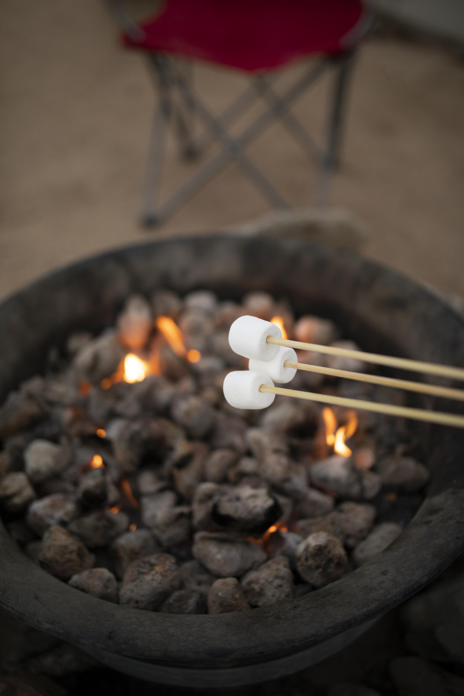 nomad-family-concept-with-marshmallows