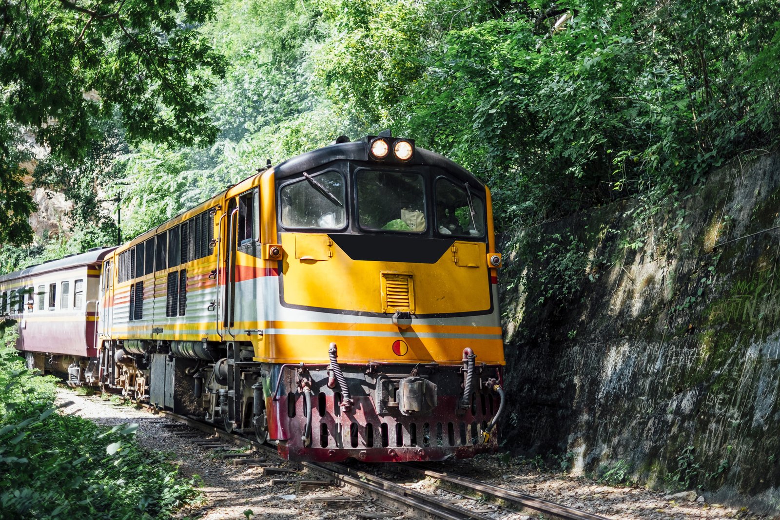 old-train-thailand