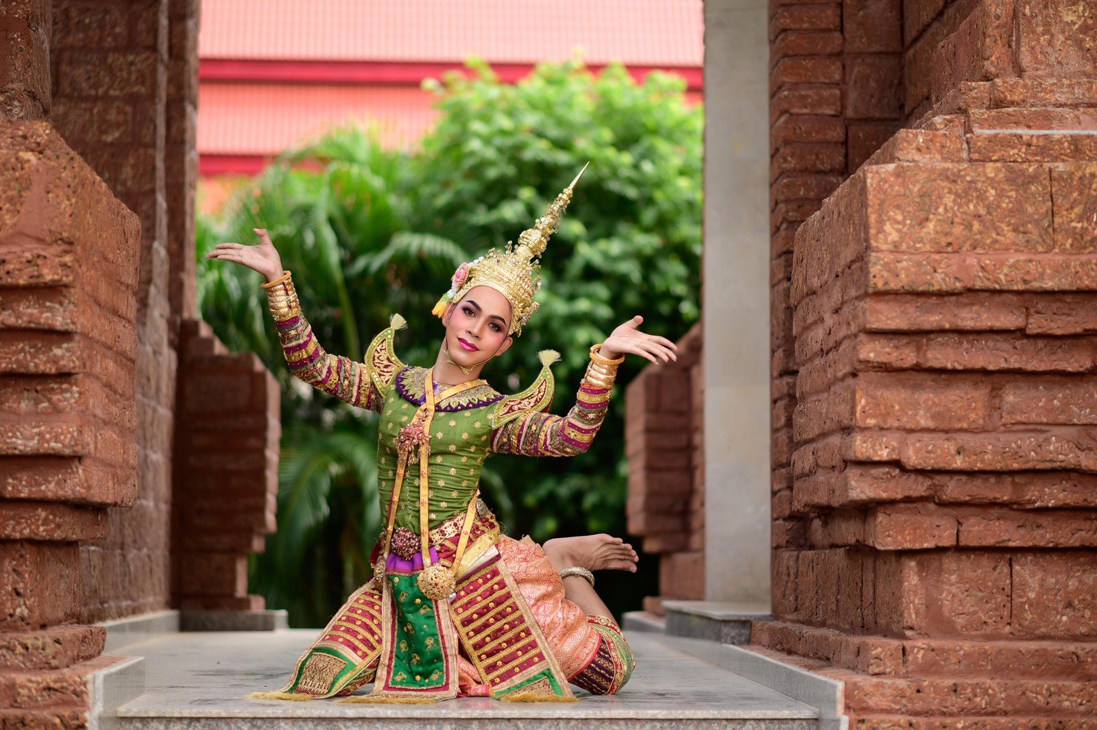 thailand-dancing-masked-khon-performances-with-ancient-temple